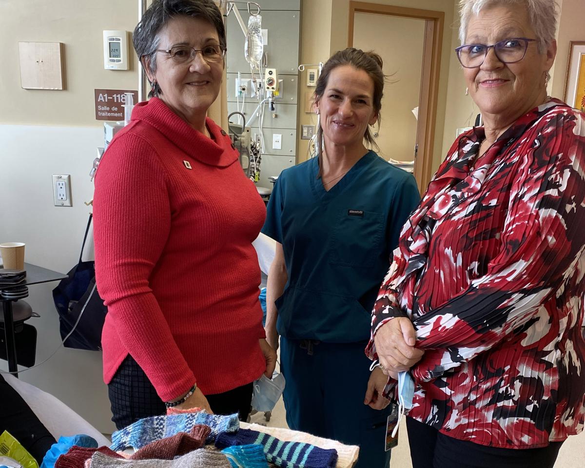 Remise de poignet douceur aux usagers du département de l'oncologie